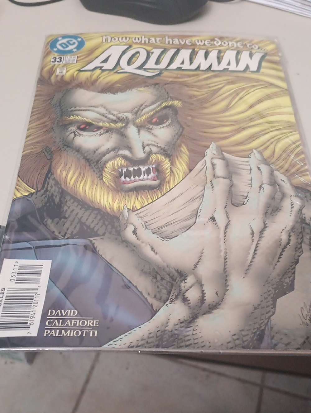 DC Aquaman Comic Cover – Gold & White Artwork In A Sleeve